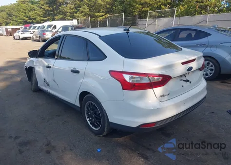 2012 Ford Focus S z USA, uszkodzony, nr VIN 1FAHP3E28CL276235